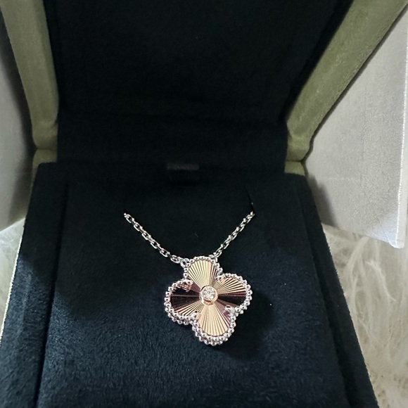 Van Cleef Arpels Jewelry Van Cleef Arpels 224 Holiday